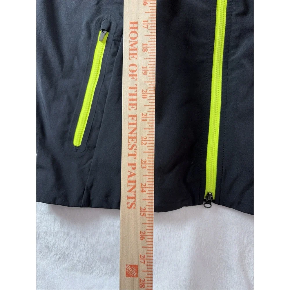 New Balance Beacon Vest (M) Black Athleisure Form Fitting Preppy Classic‎ Lines